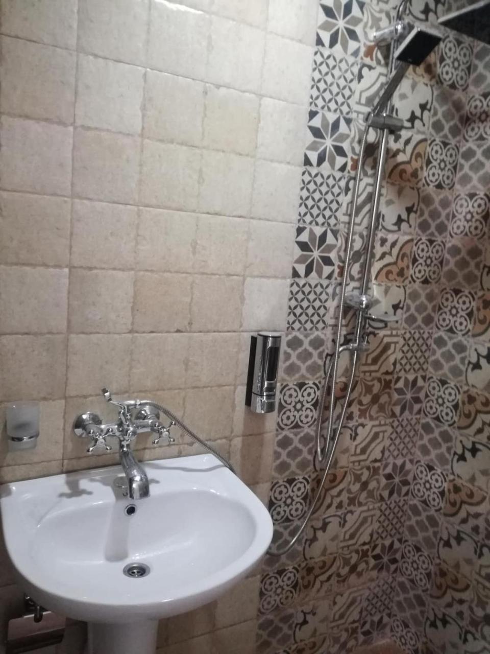 G32 Hotel Тбилиси Екстериор снимка